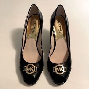 Micheal Kors black wedges